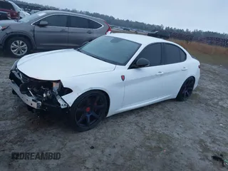 2017 Alfa Romeo Giulia Ti z VIN ZARFAECN2H7539370, wystawiony jako IAAI lot #41762612 z przebiegiem 100 629 mil mil oraz . Historia ofert i sprzedaży dostępna na DreamBid. Obrazek 2.
