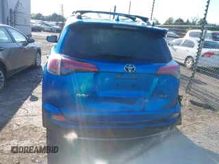 2018 Toyota RAV4 XLE with VIN JTMWFREV1JJ736877, listed as a IAAI auction lot 42072222 with 43,004 mi miles and . Bid and sale history available at carsss.com. Image 17.