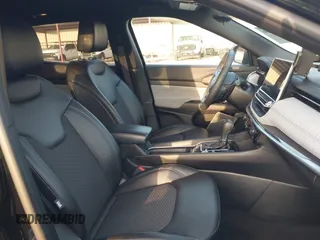 2024 Jeep Compass Latitude с VIN 3C4NJDBN4RT117244, выставлен на аукционе IAAI как лот 42702449 с пробегом 31 533 миль миль и . История ставок и продаж доступна на DreamBid. Изображение 5.