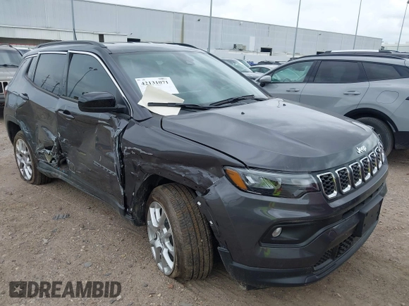 2024 Jeep Compass Latitude Lux с VIN 3C4NJDFN0RT164250, выставлен на аукционе IAAI как лот 42131071 с пробегом 1 493 миль миль и . История ставок и продаж доступна на DreamBid. Изображение 1.