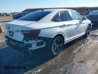 2024 Volkswagen Jetta SE with VIN 3VW7M7BU2RM031902, listed as a IAAI auction lot 42205832 with 31,274 mi miles and . Bid and sale history available at DreamBid. Image 4.