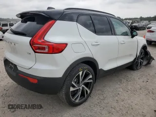 2022 Volvo XC40 R-Design z VIN YV4AC2HM9N2657130, wystawiony jako Copart lot #47513503 z przebiegiem 11 558 mil mil oraz . Historia ofert i sprzedaży dostępna na DreamBid. Obrazek 3.
