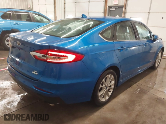 2020 Ford Fusion SE with VIN 3FA6P0HD5LR235436, listed as a IAAI auction lot 41006660 with 60,207 mi miles. Bid and sale history available at carsss.com. Image 4.