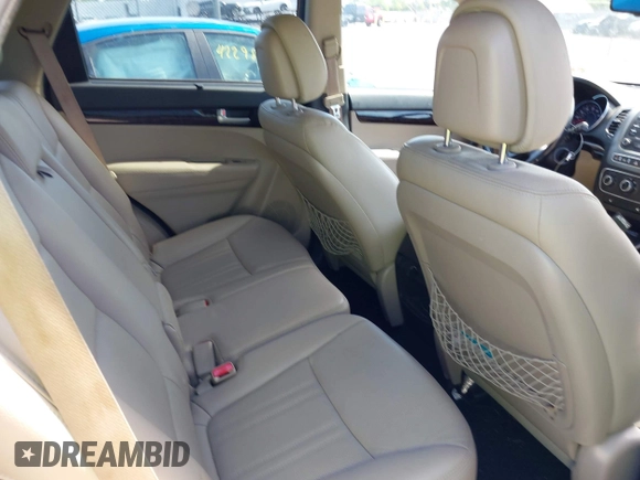 2015 Kia Sorento LX z VIN 5XYKTCA60FG638823, wystawiony jako IAAI lot #42277546 z przebiegiem 147 444 mil mil oraz . Historia ofert i sprzedaży dostępna na DreamBid. Obrazek 8.