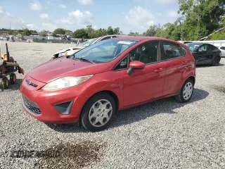 2012 Ford Fiesta SE z VIN 3FADP4EJ0CM156679, wystawiony jako Copart lot #57490415 z przebiegiem 132 408 mil mil oraz Szkoda całkowita • Salvage title. Historia ofert i sprzedaży dostępna na DreamBid. Obrazek 1.
