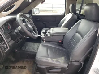 2018 Ram 1500 Tradesman z VIN 3C6JR6DT9JG291605, wystawiony jako Copart lot #51995945 z przebiegiem 83 946 mil mil oraz Szkoda całkowita • Salvage title. Historia ofert i sprzedaży dostępna na DreamBid. Obrazek 7.