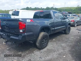 2020 Toyota Tacoma SR z VIN 5TFRZ5CN0LX088271, wystawiony jako IAAI lot #42169345 z przebiegiem 75 654 mil mil oraz . Historia ofert i sprzedaży dostępna na DreamBid. Obrazek 4.