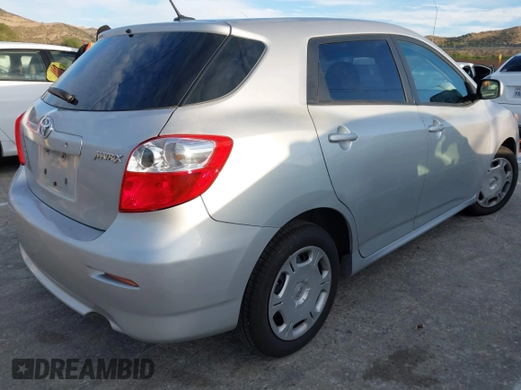 2011 Toyota Matrix z VIN 2T1KU4EE9BC562237, wystawiony jako IAAI lot #41882972 z przebiegiem 103 814 mil mil oraz . Historia ofert i sprzedaży dostępna na DreamBid. Obrazek 4.