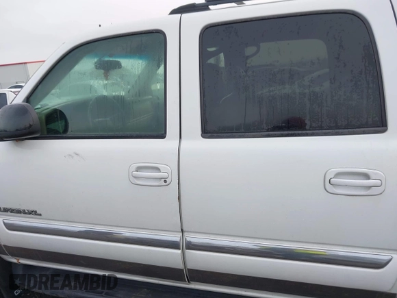 2002 GMC Yukon XL SLT with VIN 1GKFK16ZX2J259905, listed as a IAAI auction lot 41071675 with 326,370 mi miles. Bid and sale history available at carsss.com. Image 14.