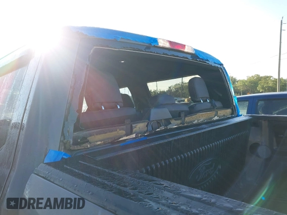 2018 Ford F-150 XL z VIN 1FTEW1EP8JFD63788, wystawiony jako IAAI lot #42252446 z przebiegiem 52 611 mil mil oraz . Historia ofert i sprzedaży dostępna na DreamBid. Obrazek 6.