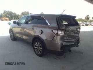2019 Kia Sorento LX V6 with VIN 5XYPG4A52KG440780, listed as a IAAI auction lot 41673576 with 125,740 mi miles. Bid and sale history available at carsss.com. Image 3.