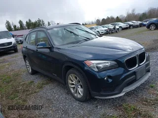 2015 BMW X1 xDrive28i with VIN WBAVL1C56FVY27567, listed as a IAAI auction lot 42047505 with 160,013 mi miles. Bid and sale history available at carsss.com. Image 1.