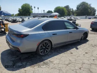 2024 BMW 7 Series 760i xDrive z VIN WBA33EJ00RCR34183, wystawiony jako Copart lot #66209694 z przebiegiem 4 634 mil mil oraz Szkoda całkowita • Salvage title. Historia ofert i sprzedaży dostępna na DreamBid. Obrazek 3.