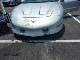 1997 Pontiac Firebird Formula z VIN 2G2FV22P2V2203449, wystawiony jako IAAI lot #42506447 z przebiegiem 178 551 mil mil oraz . Historia ofert i sprzedaży dostępna na DreamBid. Obrazek 6.
