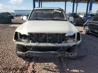 2001 Lexus LX 470 with VIN JTJHT00W913504560, listed as a Copart auction lot 68288104 with 239,750 mi miles and Salvage Title. Bid and sale history available at carsss.com. Image 5.