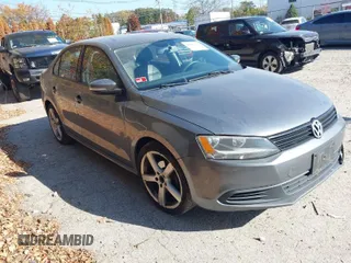2011 Volkswagen Jetta Sedan SE w/Convenience & Sunroof with VIN 3VWDX7AJ9BM349295, listed as a IAAI auction lot 40668298 with 113,044 mi miles. Bid and sale history available at carsss.com. Image 1.