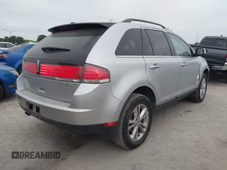2010 Lincoln MKX z VIN 2LMDJ6JC1ABJ32601, wystawiony jako IAAI lot #42220437 z przebiegiem 98 946 mil mil oraz . Historia ofert i sprzedaży dostępna na DreamBid. Obrazek 4.