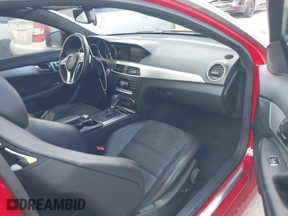 2013 Mercedes-Benz C 250 z VIN WDDGJ4HB3DG060396, wystawiony jako IAAI lot #41519502 z przebiegiem 119 252 mil mil oraz . Historia ofert i sprzedaży dostępna na DreamBid. Obrazek 5.
