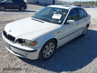 2005 BMW 3 Series 325i with VIN WBAAZ33415KP92369, listed as a IAAI auction lot 41828024 with 180,881 mi miles. Bid and sale history available at carsss.com. Image 2.