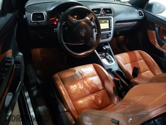 2010 Volkswagen Eos Lux с VIN WVWFA7AH2AV013101, выставлен на аукционе Copart как лот 84081934 с пробегом 121 191 миль миль и Чистый • Clean title. История ставок и продаж доступна на DreamBid. Изображение 8.