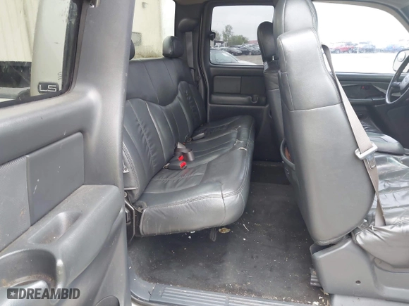 2000 Chevrolet Silverado 1500 LS with VIN 1GCEK19T5YE324384, listed as a IAAI auction lot 41925208 with 226,403 mi miles. Bid and sale history available at carsss.com. Image 8.