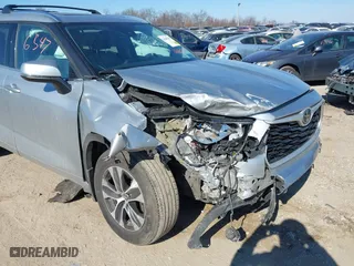 2020 Toyota Highlander XLE with VIN 5TDHZRBH4LS003176, listed as a IAAI auction lot 41696547 with 63,706 mi miles. Bid and sale history available at carsss.com. Image 6.