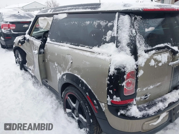 2011 MINI Clubman z VIN WMWZF3C51BTX82001, wystawiony jako IAAI lot #41310574 z przebiegiem 109 520 mil mil oraz . Historia ofert i sprzedaży dostępna na DreamBid. Obrazek 6.