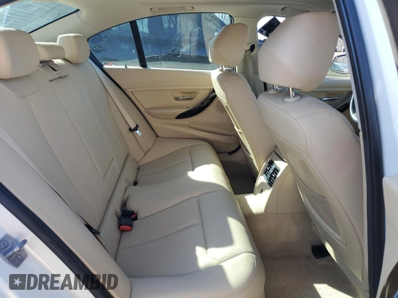 2015 BMW 3 Series 328i xDrive с VIN WBA3B5C53FP654421, выставлен на аукционе Copart как лот 48390165 с пробегом 92 338 миль миль и На запчасти • Non repairable. История ставок и продаж доступна на DreamBid. Изображение 10.