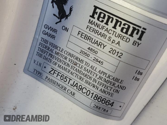 2012 Ferrari California z VIN ZFF65TJA9C0186664, wystawiony jako Copart lot #87967125 z przebiegiem Nie podano mil oraz Szkoda całkowita • Salvage title. Historia ofert i sprzedaży dostępna na DreamBid. Obrazek 12.
