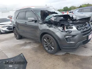 2018 Ford Explorer XLT z VIN 1FM5K7D85JGB25993, wystawiony jako IAAI lot #41972499 z przebiegiem 106 151 mil mil oraz . Historia ofert i sprzedaży dostępna na DreamBid. Obrazek 1.