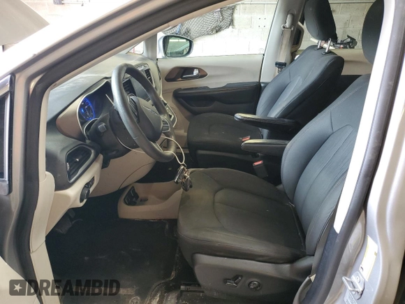 2017 Chrysler Pacifica Touring with VIN 2C4RC1DG7HR620969, listed as a Copart auction lot 53230055 with 185,754 mi miles and Salvage Title. Bid and sale history available at DreamBid. Image 7.