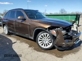 2014 BMW X1 sDrive28i z VIN WBAVM1C57EVW53696, wystawiony jako Copart lot #53142255 z przebiegiem 86 581 mil mil oraz Czysty tytuł • Clean title. Historia ofert i sprzedaży dostępna na DreamBid. Obrazek 4.