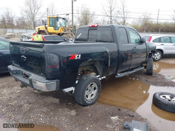 2010 Chevrolet Silverado 1500 LT with VIN 1GCSKSE3XAZ172390, listed as a IAAI auction lot 41839627 with 174,130 mi miles. Bid and sale history available at carsss.com. Image 4.
