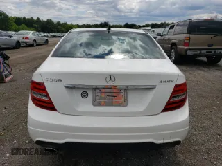 2013 Mercedes-Benz C 300 Sport z VIN WDDGF8ABXDR246301, wystawiony jako Copart lot #57881835 z przebiegiem 101 856 mil mil oraz Szkoda całkowita • Salvage title. Historia ofert i sprzedaży dostępna na DreamBid. Obrazek 6.