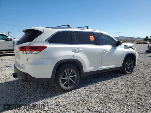 2019 Toyota Highlander SE z VIN 5TDJZRFH5KS570491, wystawiony jako Copart lot #50373435 z przebiegiem Nie podano mil oraz Szkoda całkowita • Salvage title. Historia ofert i sprzedaży dostępna na DreamBid. Obrazek 3.