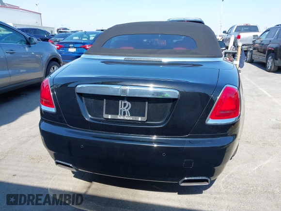 2018 Rolls-Royce Dawn z VIN SCA666D59JU115652, wystawiony jako IAAI lot #39811506 z przebiegiem 21 608 mil mil oraz . Historia ofert i sprzedaży dostępna na DreamBid. Obrazek 16.