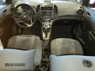 2012 Chevrolet Sonic LS z VIN 1G1JA5SHXC4115017, wystawiony jako Copart lot #54896935 z przebiegiem 167 219 mil mil oraz Szkoda całkowita • Salvage title. Historia ofert i sprzedaży dostępna na DreamBid. Obrazek 8.