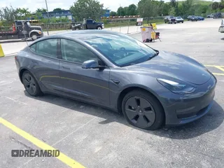 2023 Tesla Model 3 z VIN 5YJ3E1EA3PF435158, wystawiony jako IAAI lot #42356031 z przebiegiem 41 408 mil mil oraz . Historia ofert i sprzedaży dostępna na DreamBid. Obrazek 1.