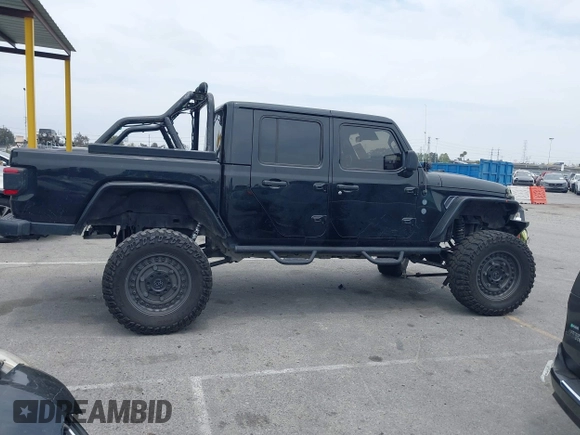 2020 Jeep Gladiator Rubicon z VIN 1C6JJTBG7LL102189, wystawiony jako IAAI lot #42320968 z przebiegiem 68 266 mil mil oraz . Historia ofert i sprzedaży dostępna na DreamBid. Obrazek 13.