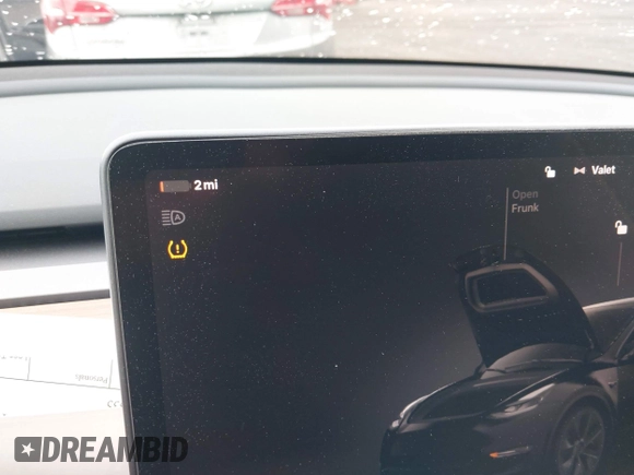 2024 Tesla Model Y Long Range z VIN 7SAYGDEE5RF130335, wystawiony jako IAAI lot #42250979 z przebiegiem 20 300 mil mil oraz . Historia ofert i sprzedaży dostępna na DreamBid. Obrazek 16.