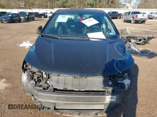 2018 Chevrolet Sonic LT z VIN 1G1JD6SB2J4124719, wystawiony jako IAAI lot #41744967 z przebiegiem 85 988 mil mil oraz . Historia ofert i sprzedaży dostępna na DreamBid. Obrazek 6.