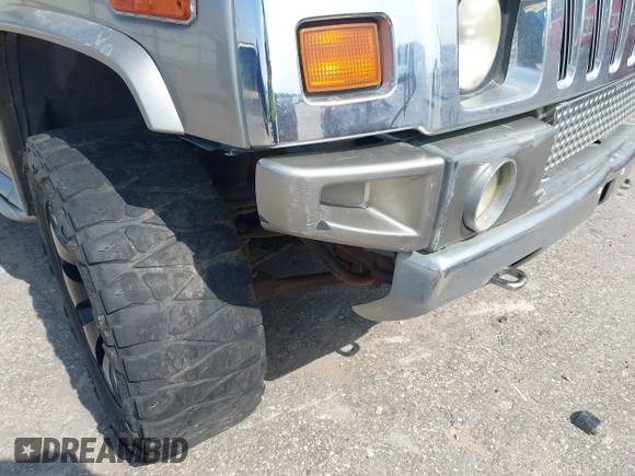 2004 Hummer H2 z VIN 5GRGN23U34H105809, wystawiony jako IAAI lot #42456055 z przebiegiem Nie podano mil oraz . Historia ofert i sprzedaży dostępna na DreamBid. Obrazek 17.