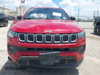 2024 Jeep Compass Latitude с VIN 3C4NJDBN4RT604668, выставлен на аукционе IAAI как лот 42708921 с пробегом 40 072 миль миль и . История ставок и продаж доступна на DreamBid. Изображение 6.