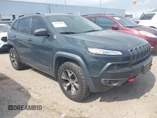 2016 Jeep Cherokee Trailhawk z VIN 1C4PJMBS0GW300131, wystawiony jako IAAI lot #42439009 z przebiegiem 173 571 mil mil oraz . Historia ofert i sprzedaży dostępna na DreamBid. Obrazek 1.