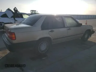 1993 Volvo 900 z VIN YV1JS8318P1140782, wystawiony jako Copart lot #41431855 z przebiegiem 141 139 mil mil oraz Szkody całkowita. Historia ofert i sprzedaży dostępna na DreamBid. Obrazek 3.