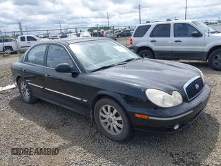 2004 Hyundai Sonata GLS with VIN KMHWF35H24A959811, listed as a IAAI auction lot 42145988 with 206,487 mi miles. Bid and sale history available at carsss.com. Image 1.