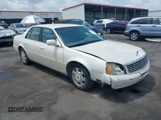 2003 Cadillac DeVille z VIN 1G6KD54Y83U241198, wystawiony jako IAAI lot #42287244 z przebiegiem 178 696 mil mil oraz . Historia ofert i sprzedaży dostępna na DreamBid. Obrazek 1.