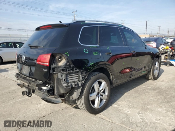 2012 Volkswagen Touareg Sport z VIN WVGEF9BP8CD008746, wystawiony jako Copart lot #45638945 z przebiegiem 138 945 mil mil oraz Szkoda całkowita • Salvage title. Historia ofert i sprzedaży dostępna na DreamBid. Obrazek 3.