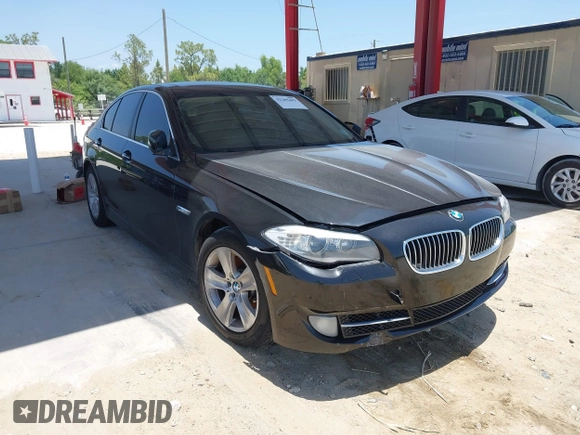 2012 BMW 5 Series 528i z VIN WBAXG5C56CDW24247, wystawiony jako IAAI lot #42285403 z przebiegiem 149 819 mil mil oraz . Historia ofert i sprzedaży dostępna na DreamBid. Obrazek 1.