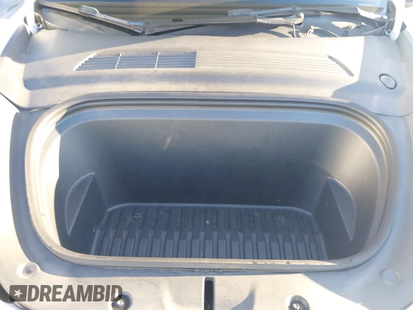 2021 Tesla Model Y Standard Range z VIN 5YJYGDED4MF123311, wystawiony jako IAAI lot #41200519 z przebiegiem 70 190 mil mil oraz . Historia ofert i sprzedaży dostępna na DreamBid. Obrazek 10.